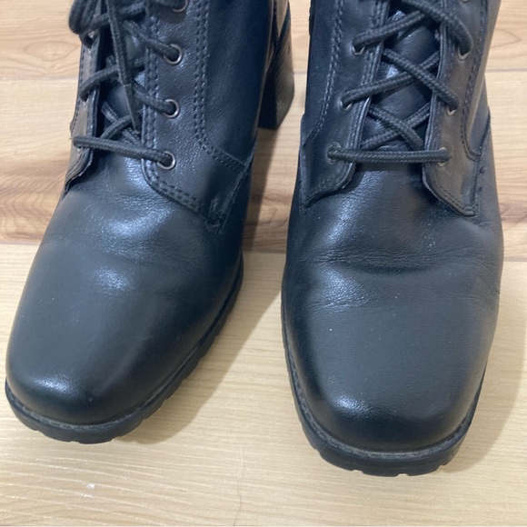 Fleece-lined Leather Boots - Picture 5 of 11